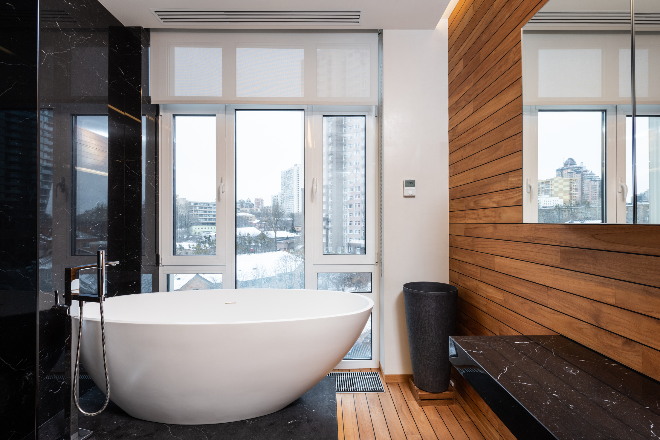 White Bathtub Near White Bathtub